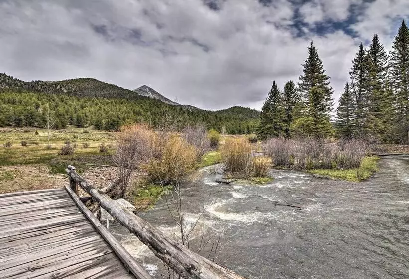 Spacious, Luxe Cabin W/ Mtn Views, Sauna & More!