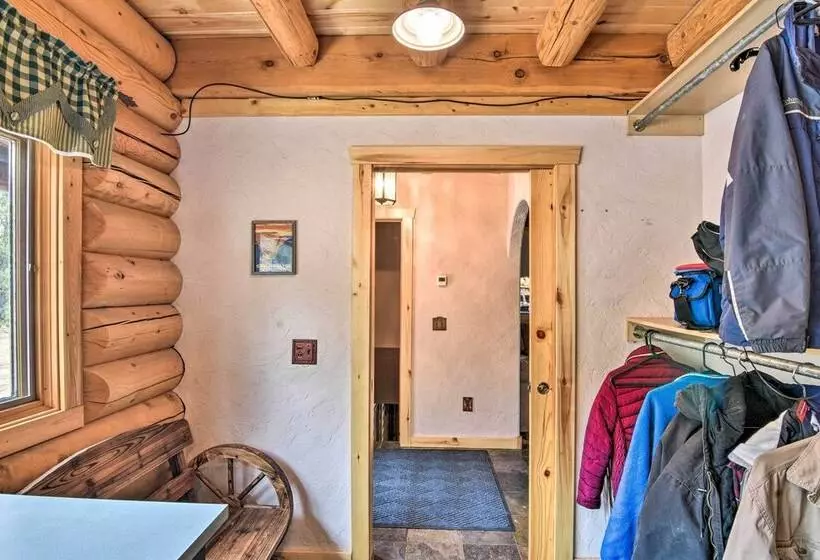 Spacious, Luxe Cabin W/ Mtn Views, Sauna & More!