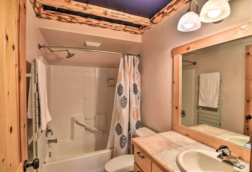 Spacious, Luxe Cabin W/ Mtn Views, Sauna & More!