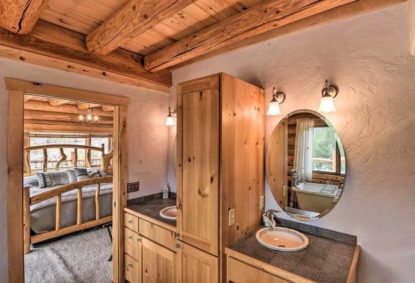 Spacious, Luxe Cabin W/ Mtn Views, Sauna & More!