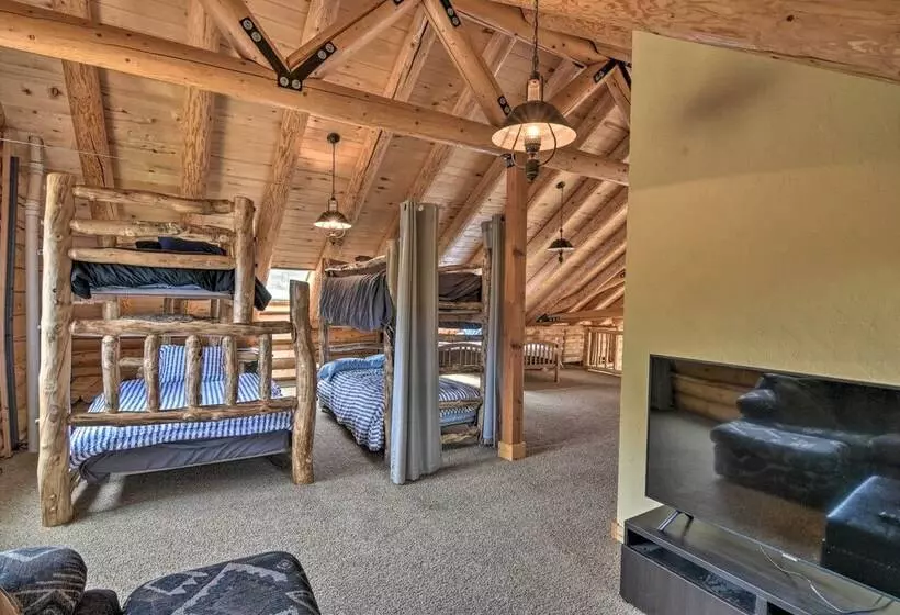 Spacious, Luxe Cabin W/ Mtn Views, Sauna & More!