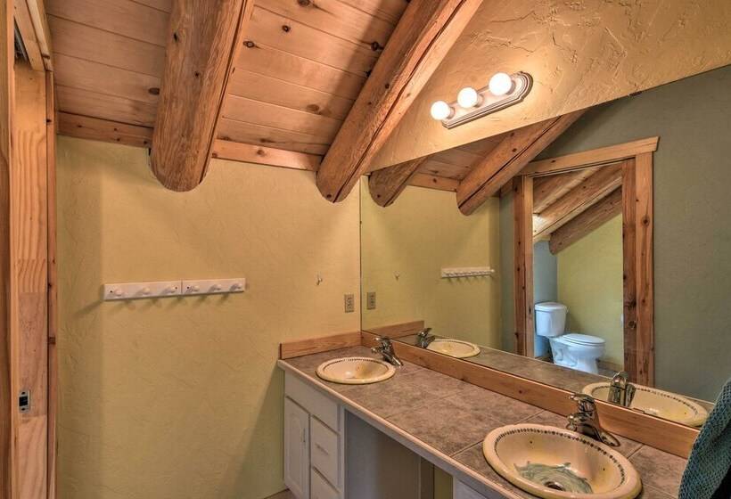 Spacious, Luxe Cabin W/ Mtn Views, Sauna & More!