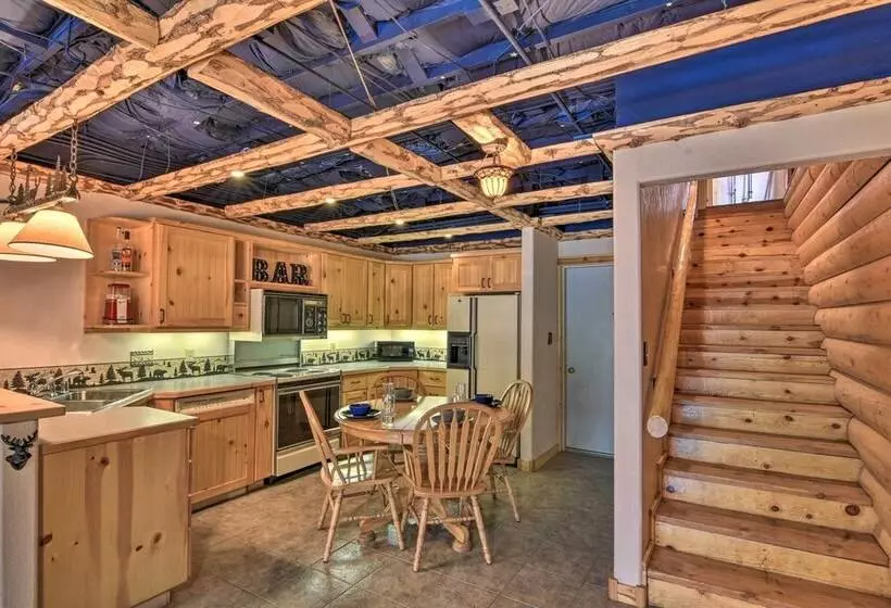 Spacious, Luxe Cabin W/ Mtn Views, Sauna & More!