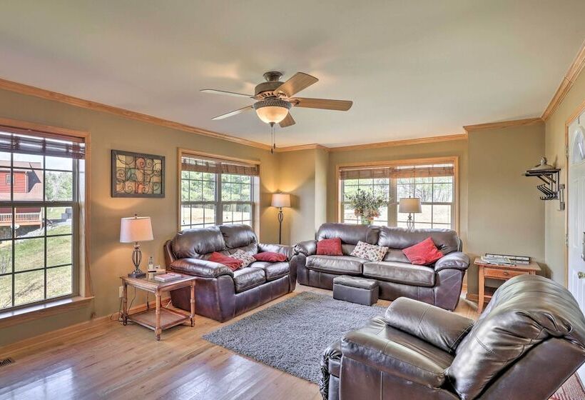 1/2 Mi To River: Spacious Blue Ridge Gem W/ Views!