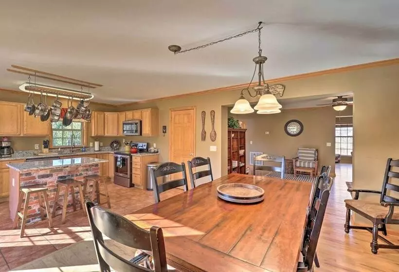 1/2 Mi To River: Spacious Blue Ridge Gem W/ Views!