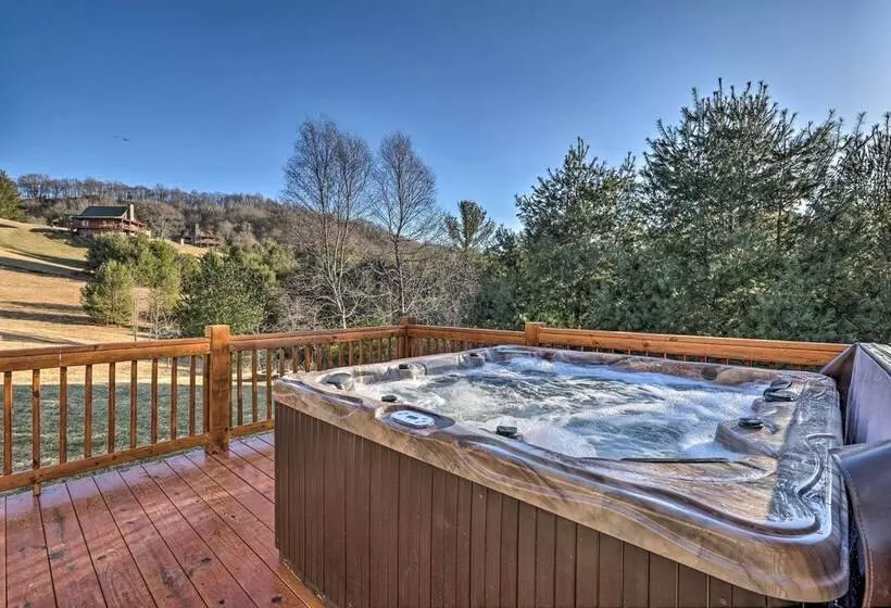 1/2 Mi To River: Spacious Blue Ridge Gem W/ Views!