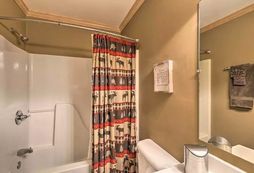 1/2 Mi To River: Spacious Blue Ridge Gem W/ Views!