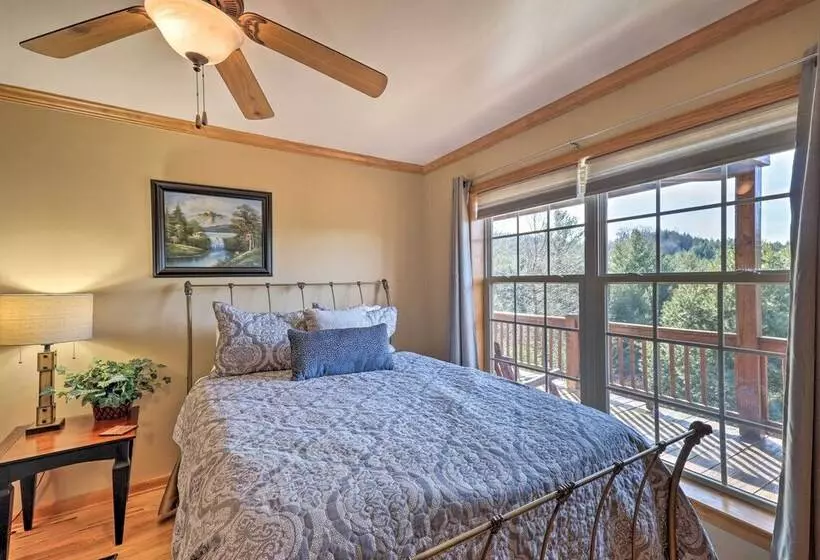 1/2 Mi To River: Spacious Blue Ridge Gem W/ Views!