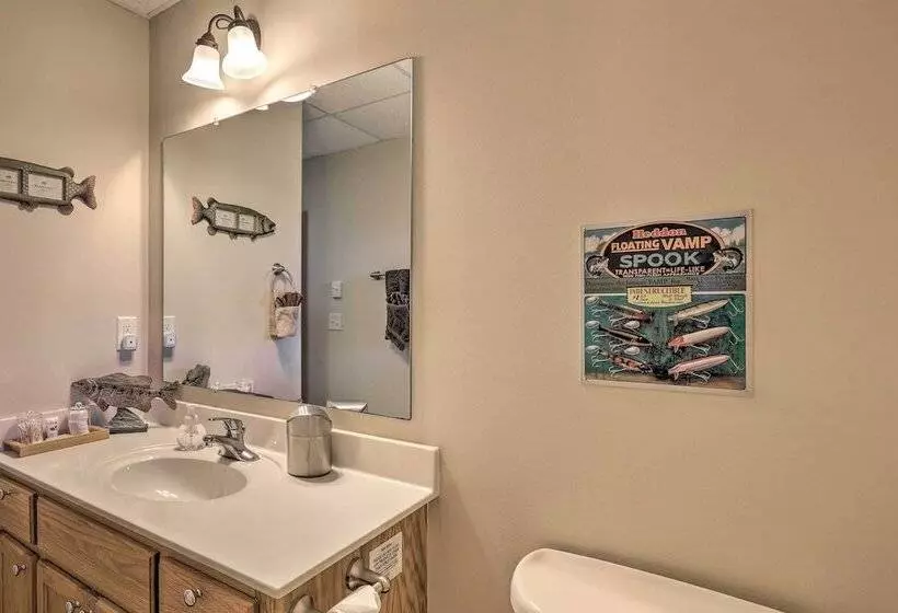 1/2 Mi To River: Spacious Blue Ridge Gem W/ Views!