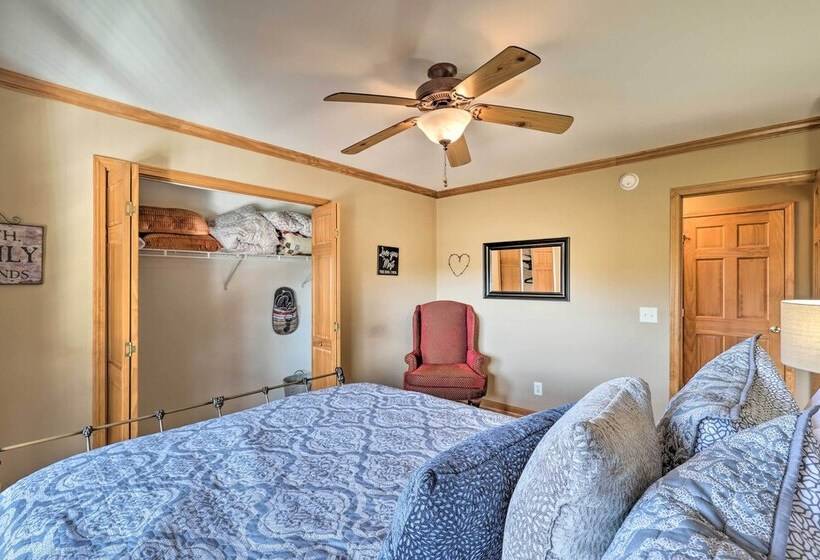 1/2 Mi To River: Spacious Blue Ridge Gem W/ Views!