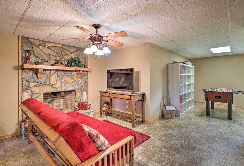 1/2 Mi To River: Spacious Blue Ridge Gem W/ Views!