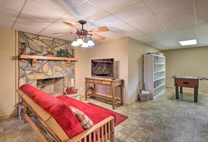 1/2 Mi To River: Spacious Blue Ridge Gem W/ Views!