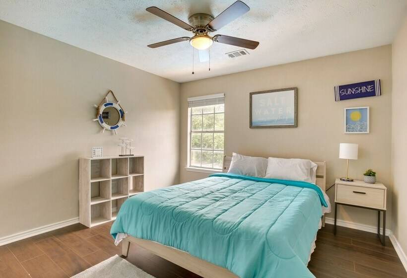 Texas Gulf Coast Vacation Rental: Private Pool!