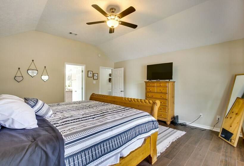 Texas Gulf Coast Vacation Rental: Private Pool!