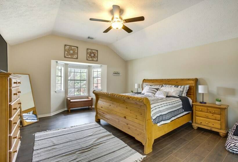 Texas Gulf Coast Vacation Rental: Private Pool!