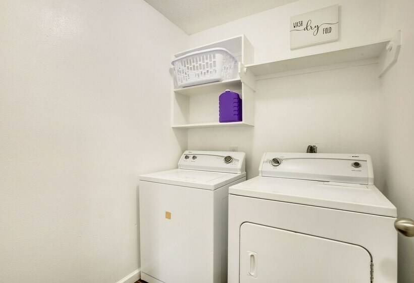 Texas Gulf Coast Vacation Rental: Private Pool!