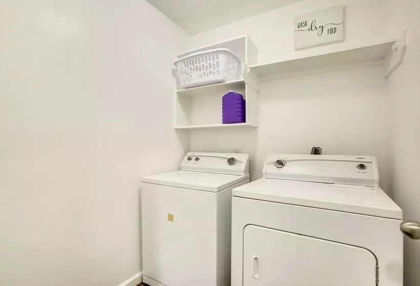 Texas Gulf Coast Vacation Rental: Private Pool!