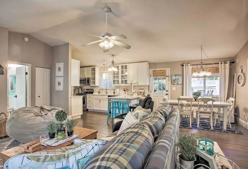 The Lake House In Rathdrum W/beach & Fire Pit