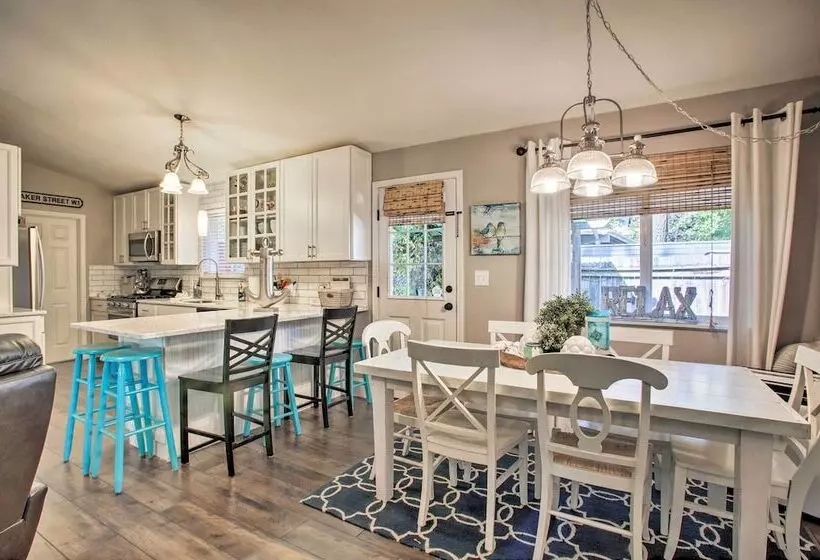 The Lake House In Rathdrum W/beach & Fire Pit