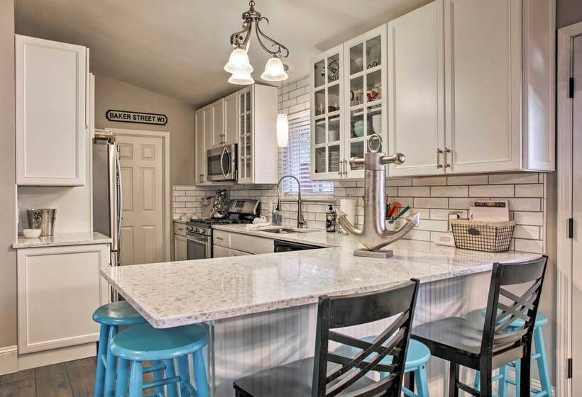 The Lake House In Rathdrum W/beach & Fire Pit