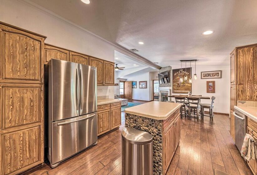 Tree Lined Alto Cabin: Near Parks & Trails!