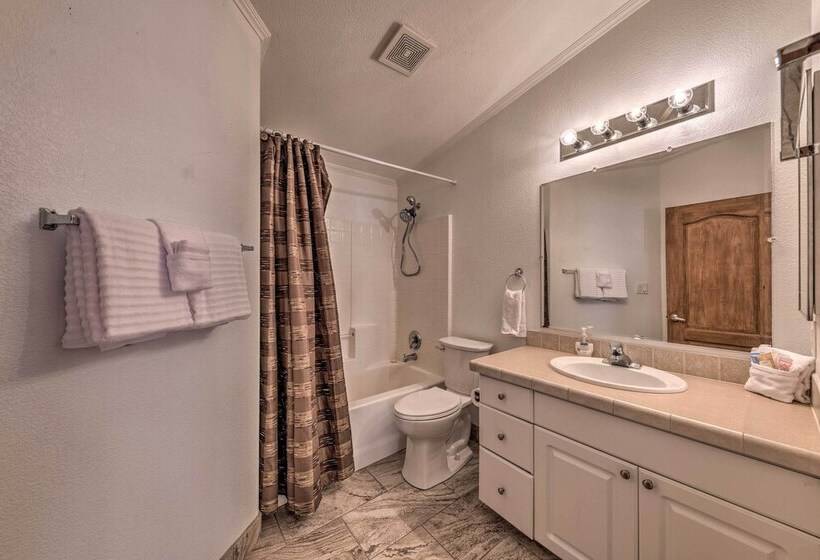 Tree Lined Alto Cabin: Near Parks & Trails!