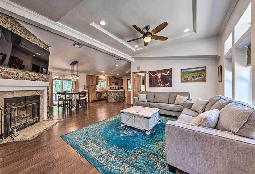 Tree Lined Alto Cabin: Near Parks & Trails!