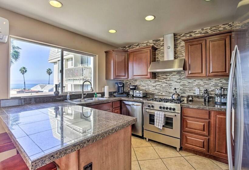 Tropical Oceanside Home W/ Deck, Walk To Beach