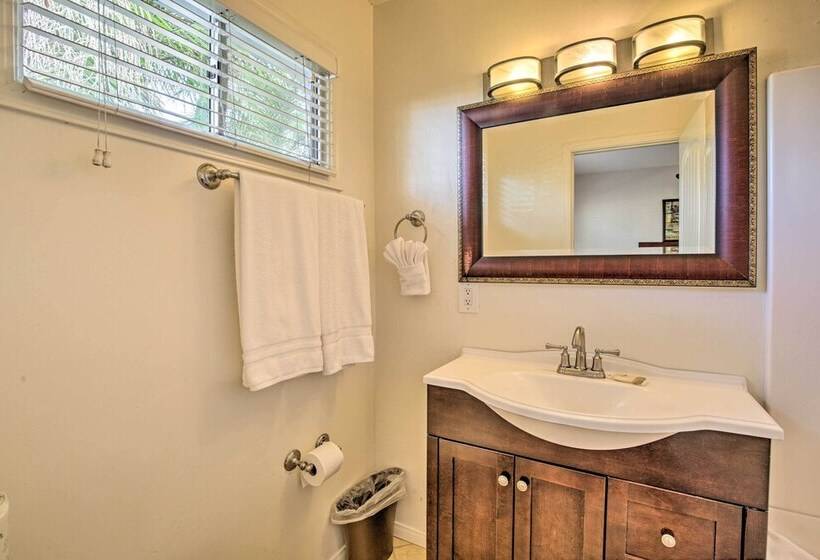 Tropical Oceanside Home W/ Deck, Walk To Beach