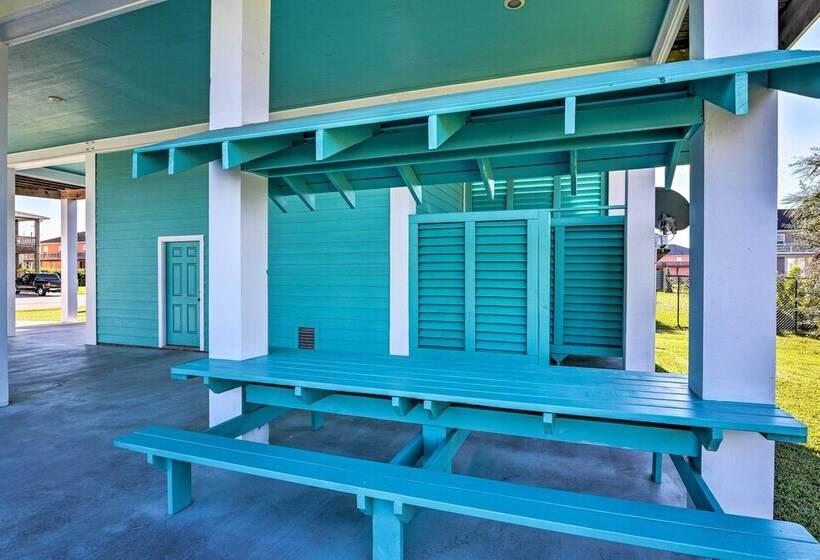 Deck + Fire Pit: Updated Crystal Beach Retreat!