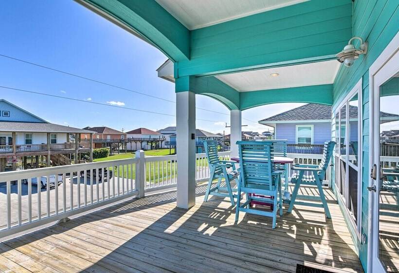 Deck + Fire Pit: Updated Crystal Beach Retreat!