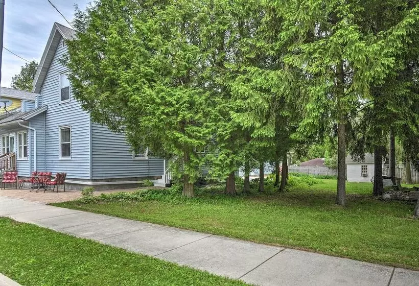 Walkable Lake Elkhart Apt: Dine, Shop, Swim!