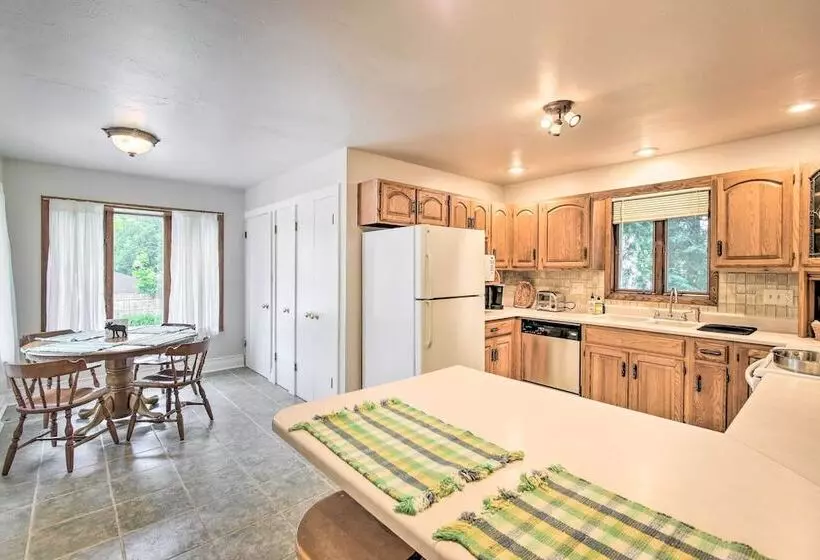 Walkable Lake Elkhart Apt: Dine, Shop, Swim!