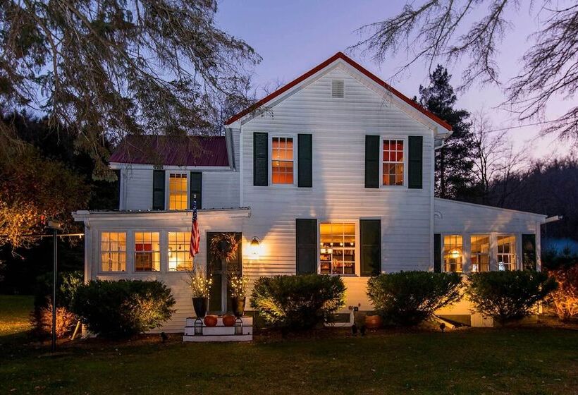 3 Acre Lodge W/ Snowmobile & Four Wheeling Trails