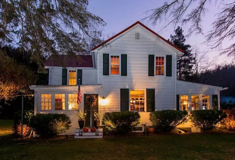 3 Acre Lodge W/ Snowmobile & Four Wheeling Trails