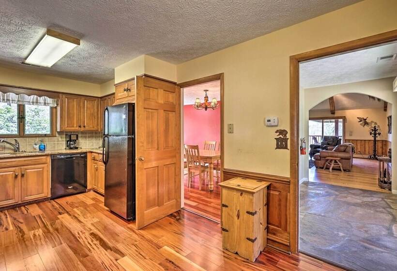 40 Acre Ski Retreat W/ Hot Tub In Banner Elk!