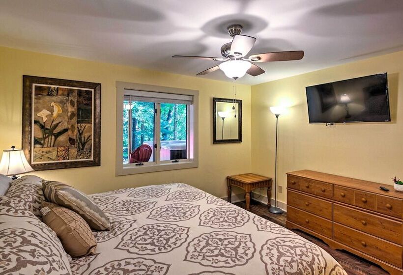 Arden Vacation Rental W/ Private Hot Tub & Grill!