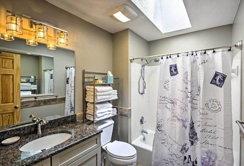 Arden Vacation Rental W/ Private Hot Tub & Grill!
