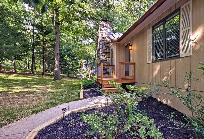 Arden Vacation Rental W/ Private Hot Tub & Grill!