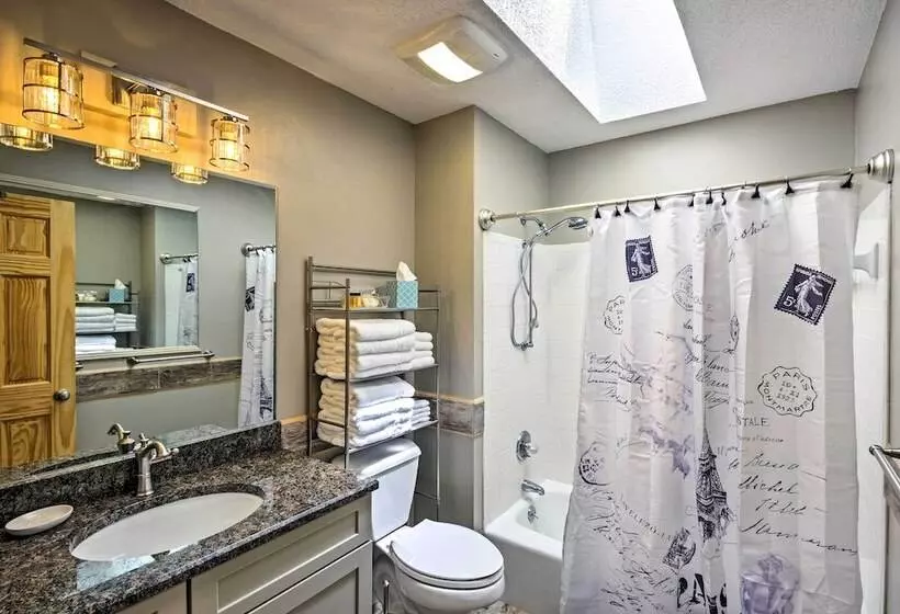 Arden Vacation Rental W/ Private Hot Tub & Grill!