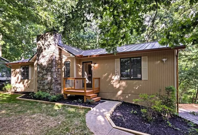 Arden Vacation Rental W/ Private Hot Tub & Grill!