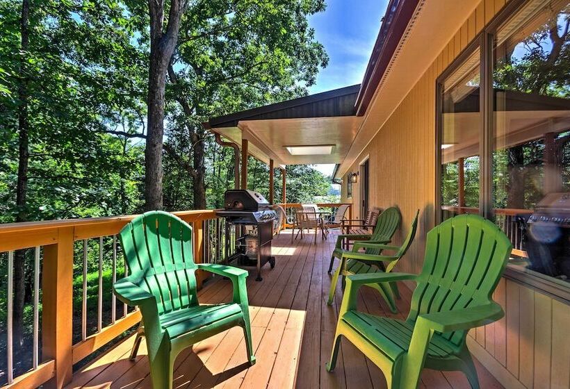 Arden Vacation Rental W/ Private Hot Tub & Grill!