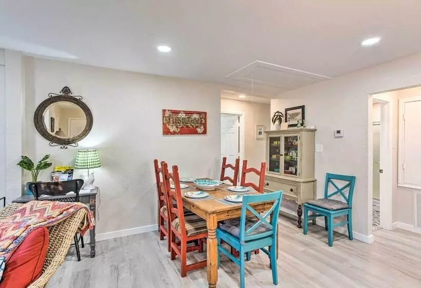 Walk To Cedar Creek Reservoir: Home W/ Fire Pit!