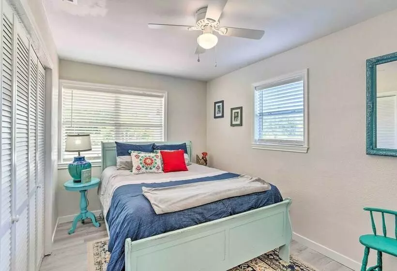 Walk To Cedar Creek Reservoir: Home W/ Fire Pit!