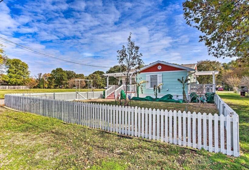 Walk To Cedar Creek Reservoir: Home W/ Fire Pit!