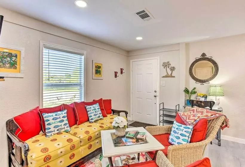 Walk To Cedar Creek Reservoir: Home W/ Fire Pit!