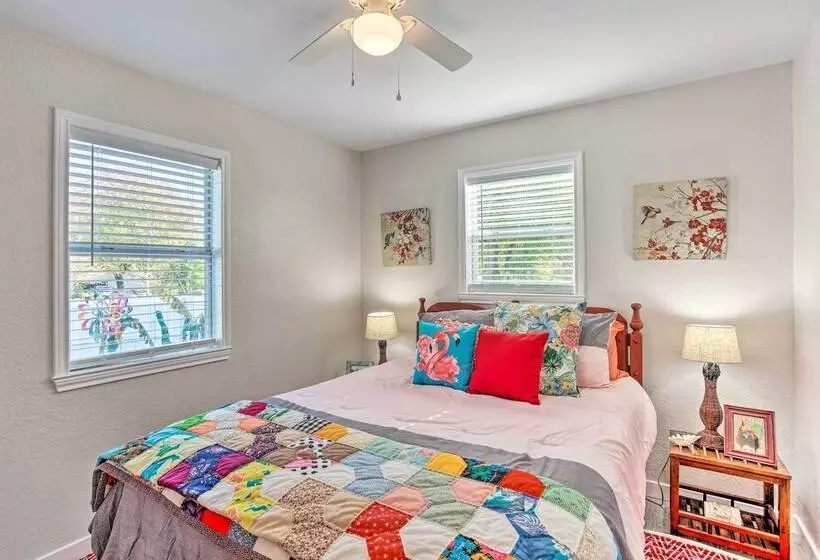 Walk To Cedar Creek Reservoir: Home W/ Fire Pit!