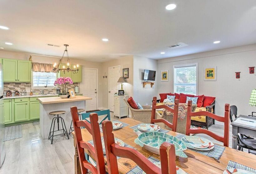 Walk To Cedar Creek Reservoir: Home W/ Fire Pit!