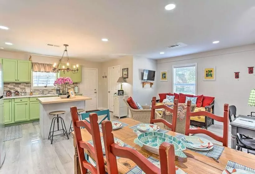 Walk To Cedar Creek Reservoir: Home W/ Fire Pit!