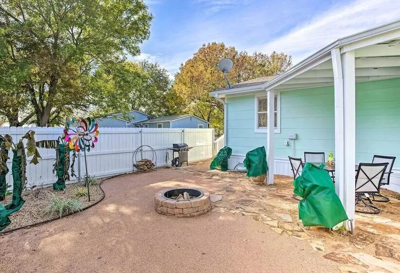 Walk To Cedar Creek Reservoir: Home W/ Fire Pit!